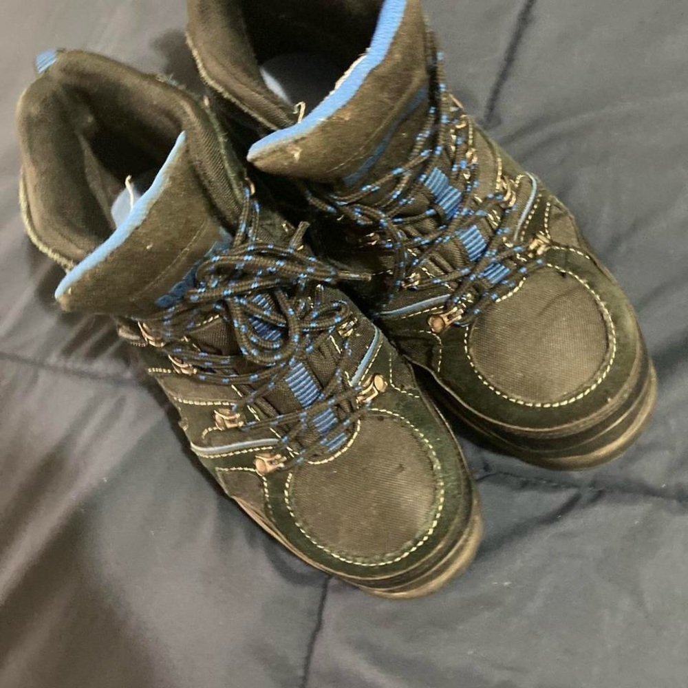 Black and blue tight toe shoes steel toe shoes brand new never worn very steady